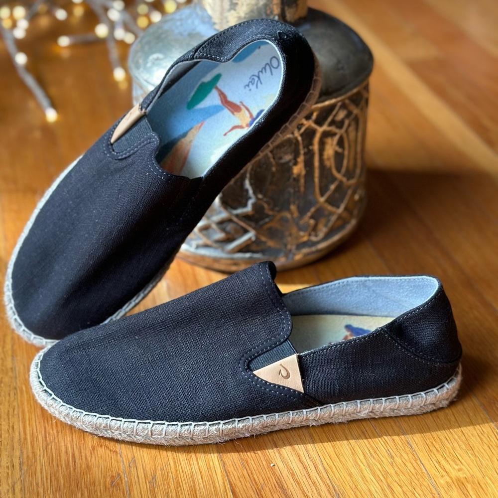 OLUKAI women’s size 9 slip on